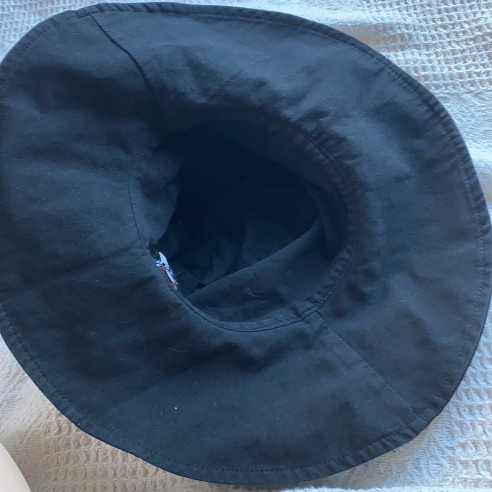 Volcom Hat - Picture 3 of 8